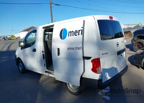 2015 Nissan Nv200 2.5S/2.5Sv z USA, uszkodzony, nr VIN 3N6CM0KN4FK713489